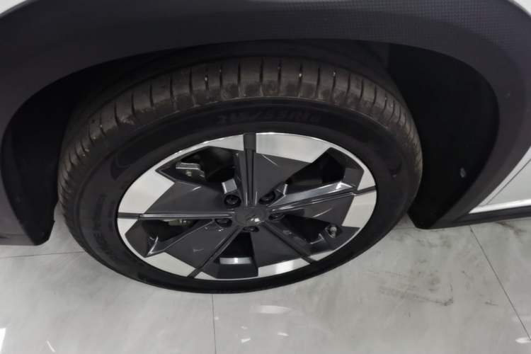 Used Livan 7 2024 450 km Business Glory Edition Left Front Wheel Hub