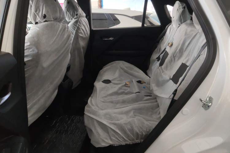 Used Livan 7 2024 605 km Wealth Edition Left Rear Seat