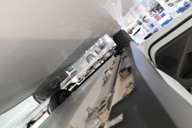 Used Livan 7 2024 450 km Business Glory Edition Left Side Sill