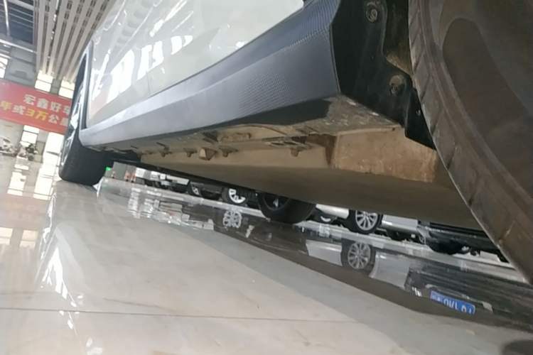 Used Livan 7 2024 450 km Business Glory Edition Left Side Sill