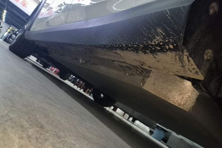 Used Livan 7 2024 605 km Glory Edition Left Side Sill