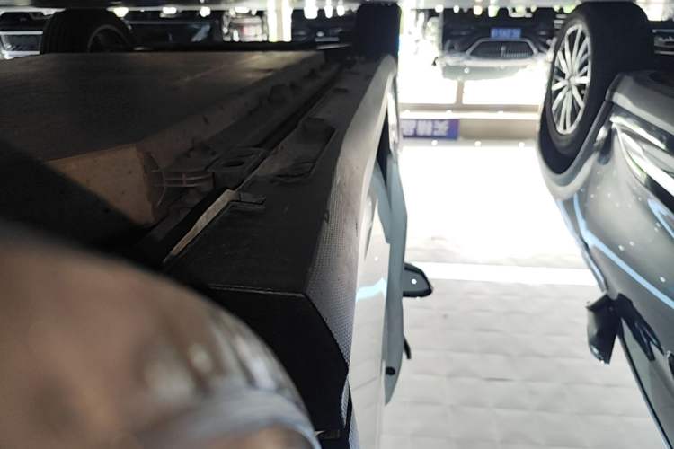 Used Livan 7 2024 605 km Glory Edition Left Side Sill