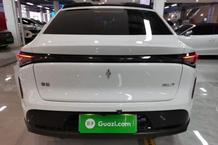 Used Livan 7 2024 450 km Business Glory Edition Rear