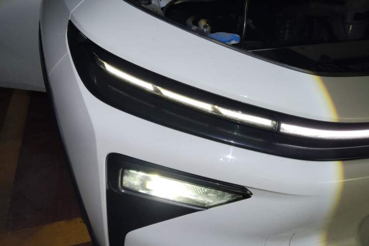 Used Livan 7 2024 450km Executive Version Right Front Headlight