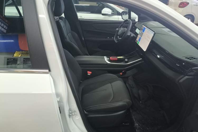 Used Livan 7 2024 605 km Glory Edition Right Front Seat
