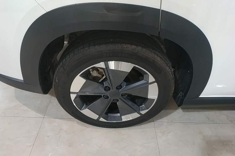 Used Livan 7 2024 450 km Business Glory Edition Right Rear Wheel Hub