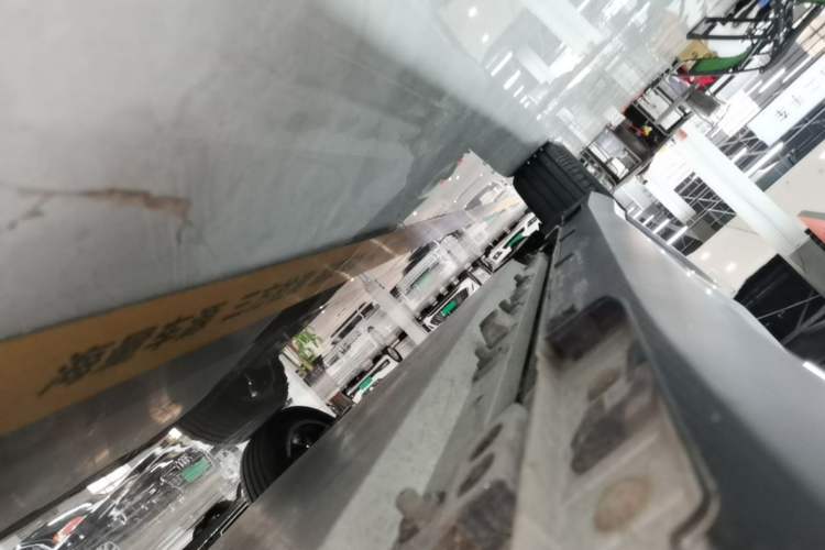 Used Livan 7 2024 450 km Business Glory Edition Right Side Sill