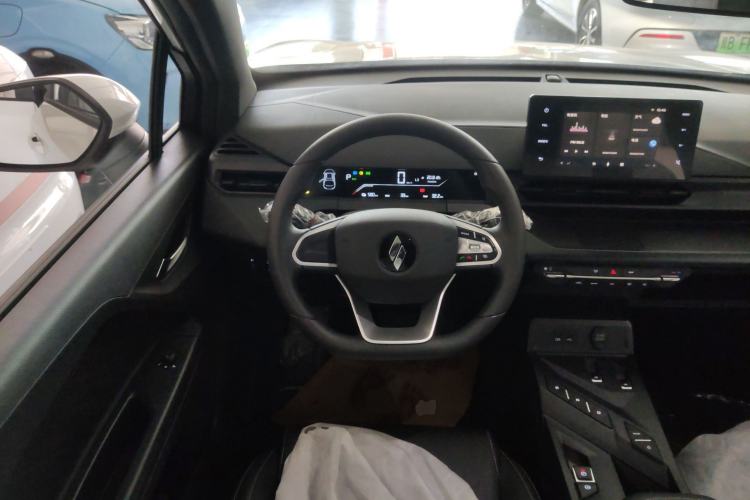 Used Livan 7 2024 605 km Wealth Edition Steering Wheel