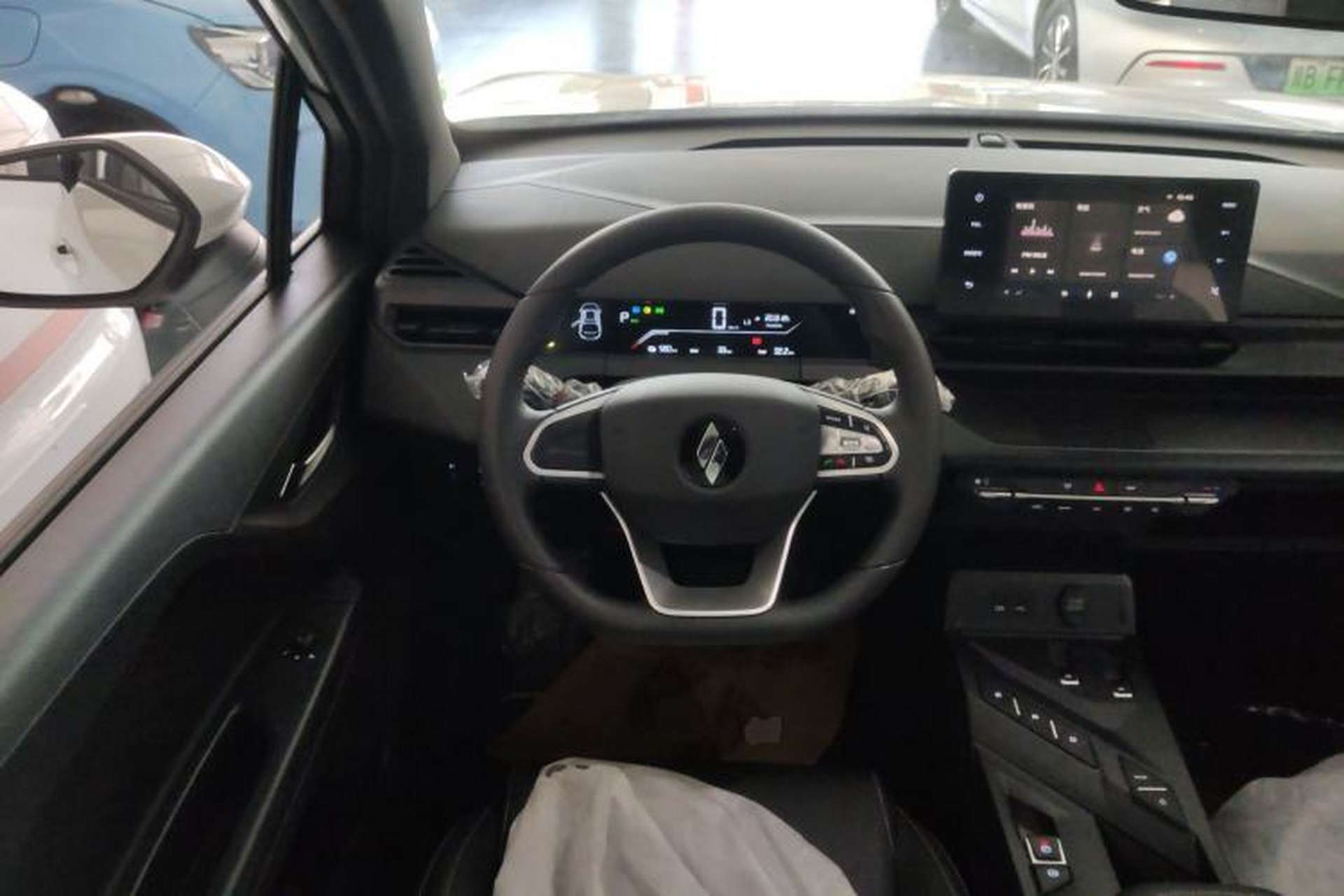 Used Livan 7 2024 605 km Wealth Edition Steering Wheel