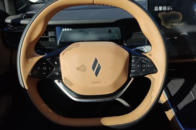 Used Livan 7 2024 605 km Glory Edition Steering Wheel