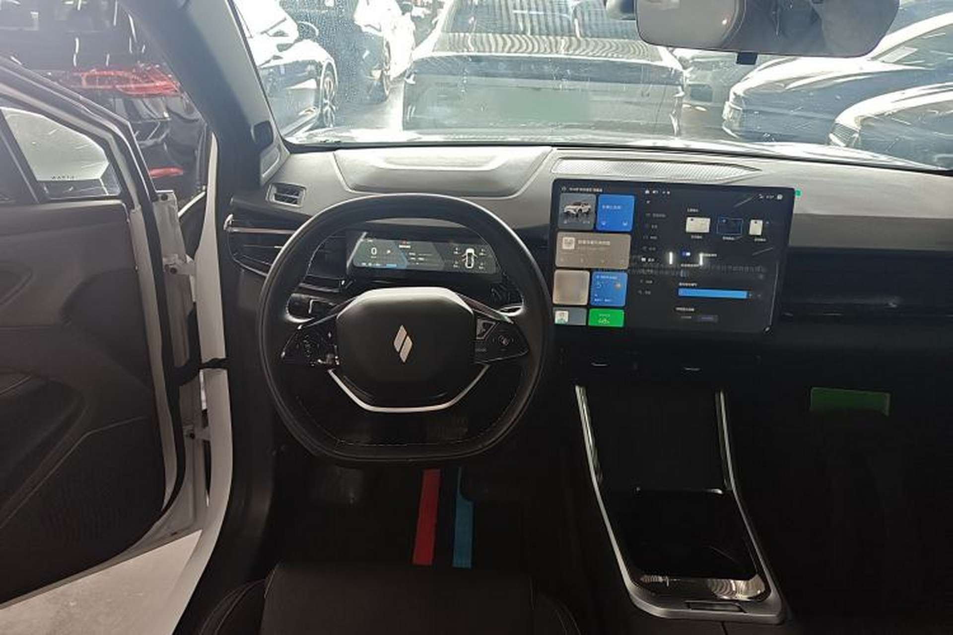 Used Livan 7 2024 605 km Glory Edition Steering Wheel