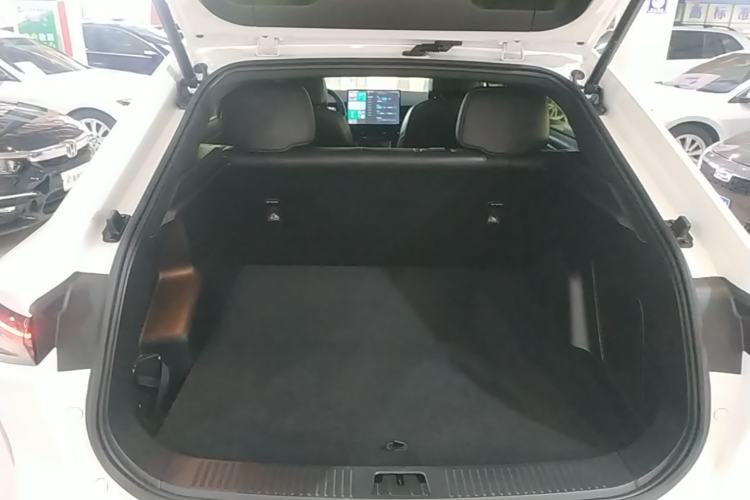 Used Livan 7 2024 450 km Business Glory Edition Trunk
