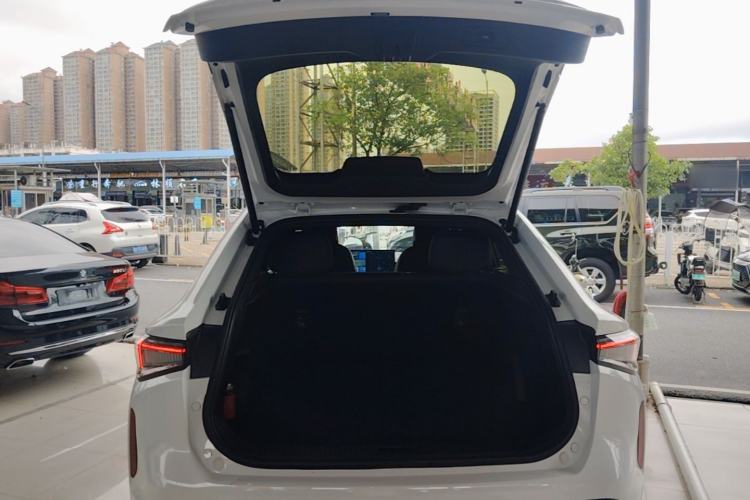 Used Livan 7 2024 450km Glory Edition Trunk