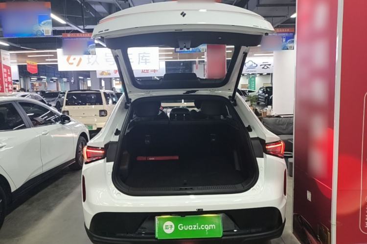 Used Livan 7 2024 605 km Glory Edition Trunk