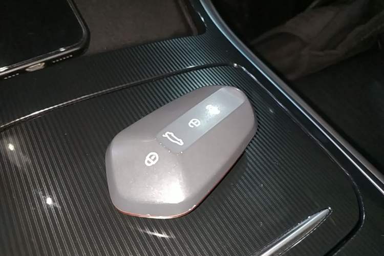 Used Livan 7 2024 450 km Business Glory Edition Vehicle Key