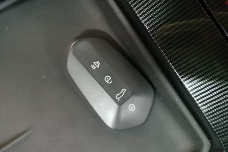 Used Livan 7 2024 450 km Business Glory Edition Vehicle Key