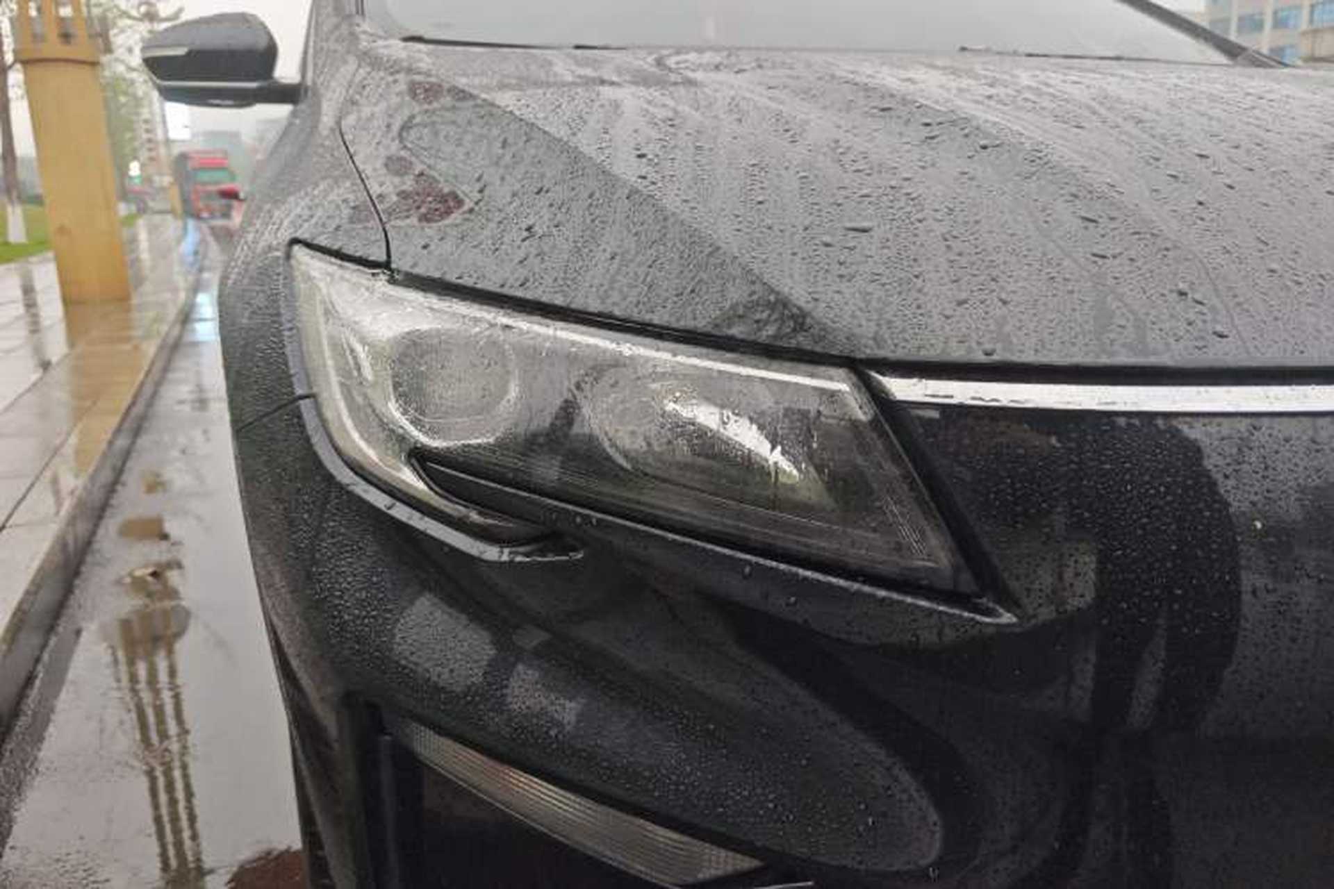 Used Livan 8 2025 Long-Range Travel Edition Right Front Headlight