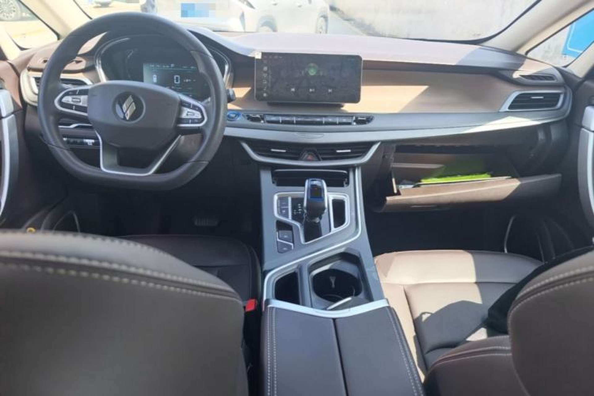 Used Livan 8 2025 Long-Range Version Center Console
