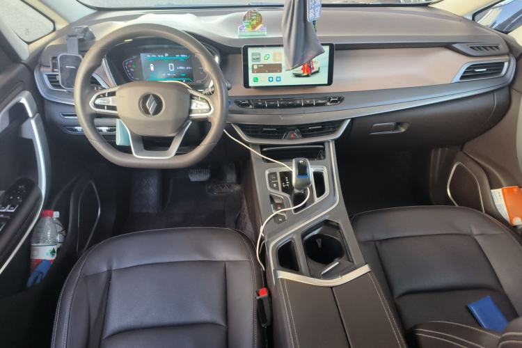 Used Livan 8 2025 Long-Range Travel Edition Center Console