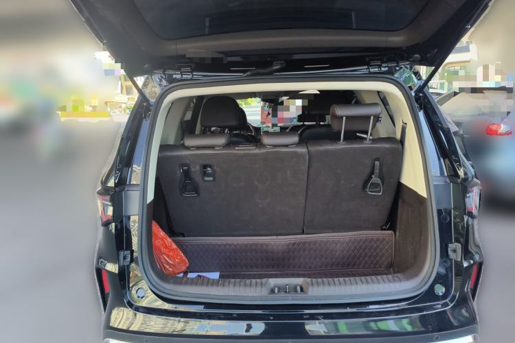 Used Livan 8 2025 Long-Range Travel Edition Trunk