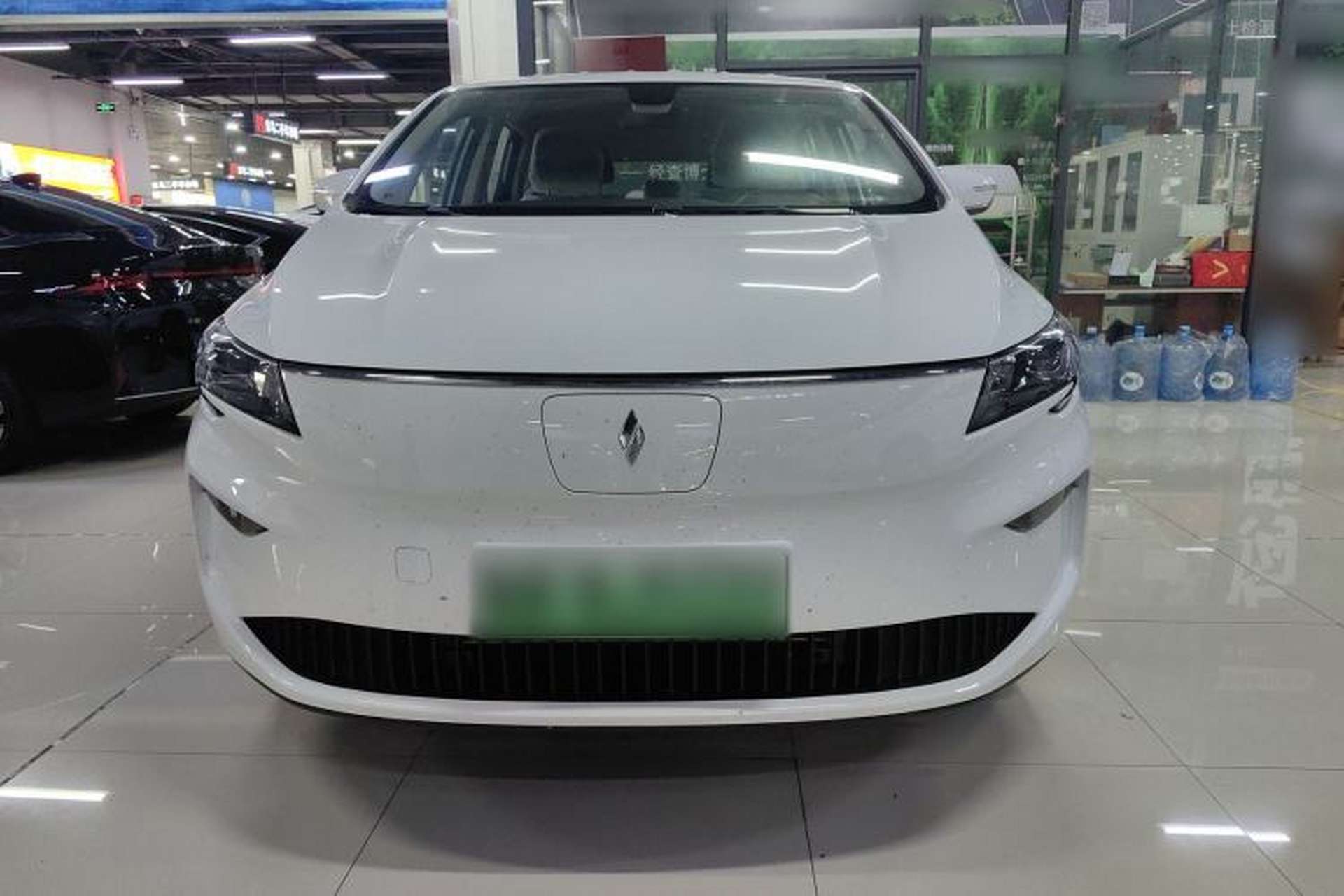 Used Livan 8 2025 Standard Range Version Exterior 4