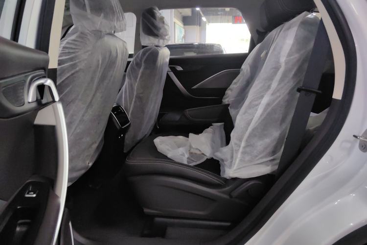 Used Livan 8 2025 Standard Range Version Interior 2