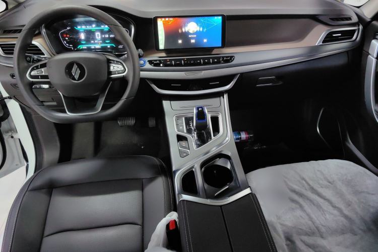 Used Livan 8 2025 Standard Range Version Interior 3