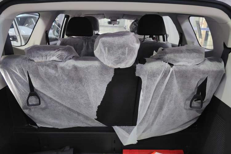 Used Livan 8 2025 Standard Range Version Interior 4