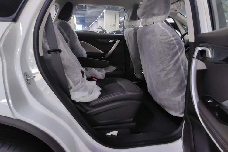 Used Livan 8 2025 Standard Range Version Interior 7