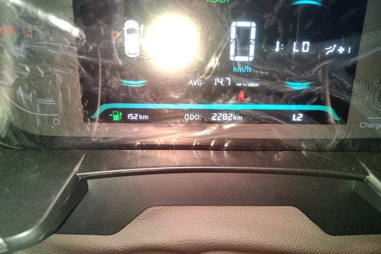 Used Livan 8 2025 Standard Range Version Odometer Close Up