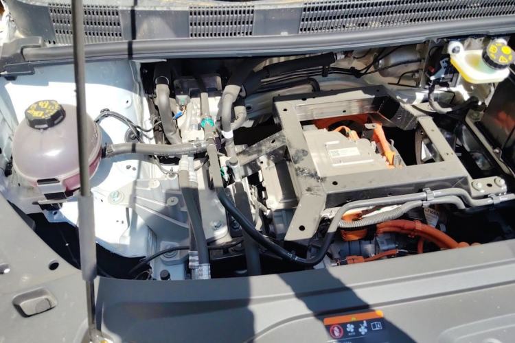 Used Livan 8 2026 Model Long-Range Seven-Seater Version Engine Bay Right