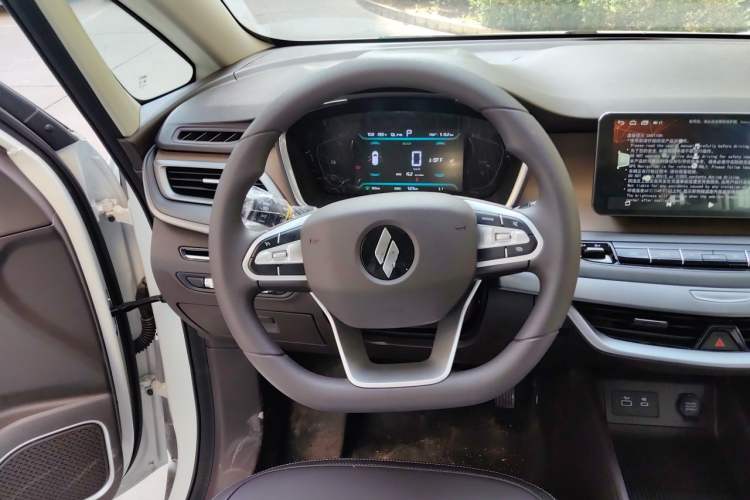 Used Livan 8 2026 Model Long-Range Seven-Seater Version Steering Wheel