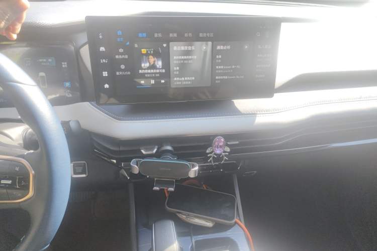 Used Livan 9 2023 470 km Leading Edition Audio And AC Panel