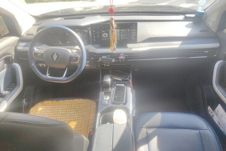 Used Livan 9 2023 470 km Leading Edition Center Console