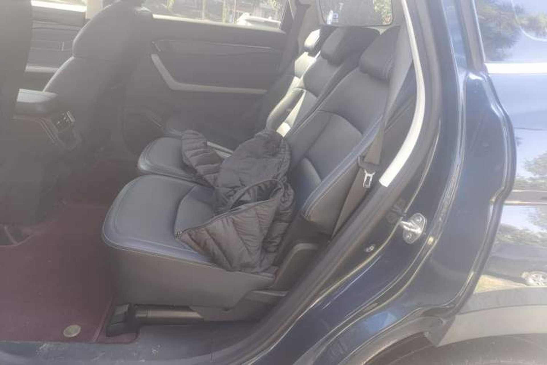 Used Livan 9 2023 470 km Leading Edition Left Rear Seat