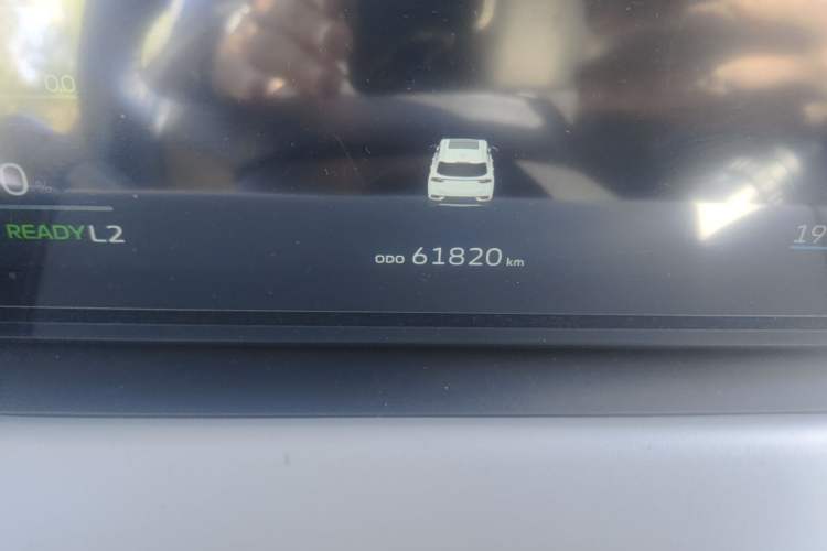 Used Livan 9 2023 470 km Leading Edition Odometer Close Up