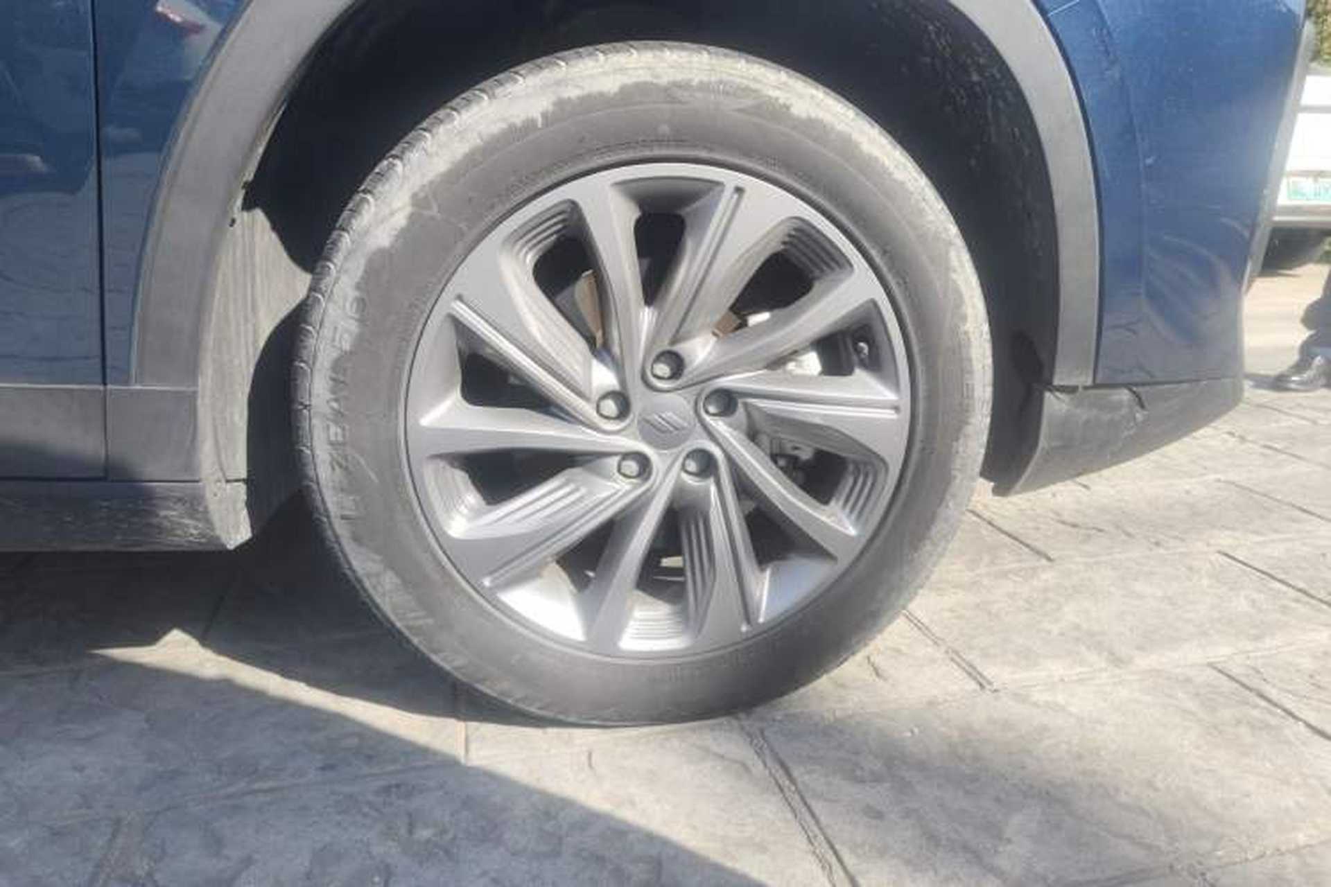 Used Livan 9 2023 470 km Leading Edition Right Front Wheel Hub