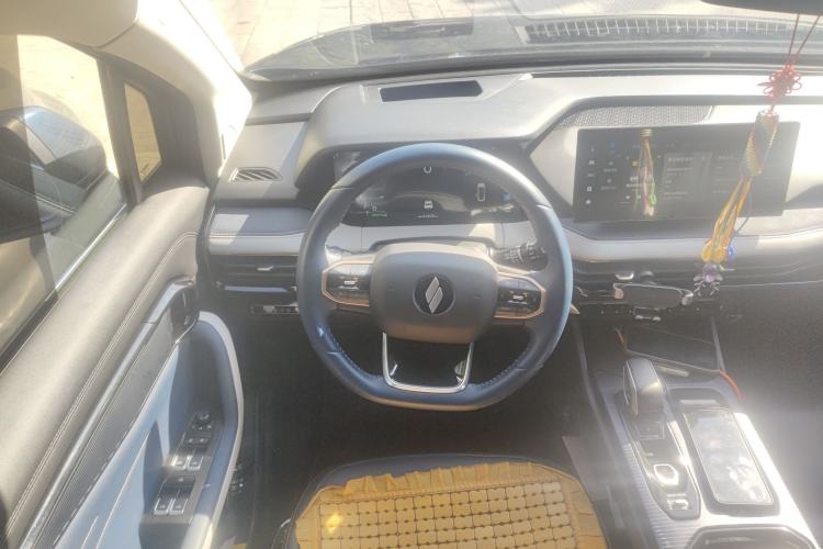 Used Livan 9 2023 470 km Leading Edition Steering Wheel