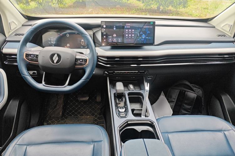 Used Livan 9 2023 470 km Founder Edition Center Console