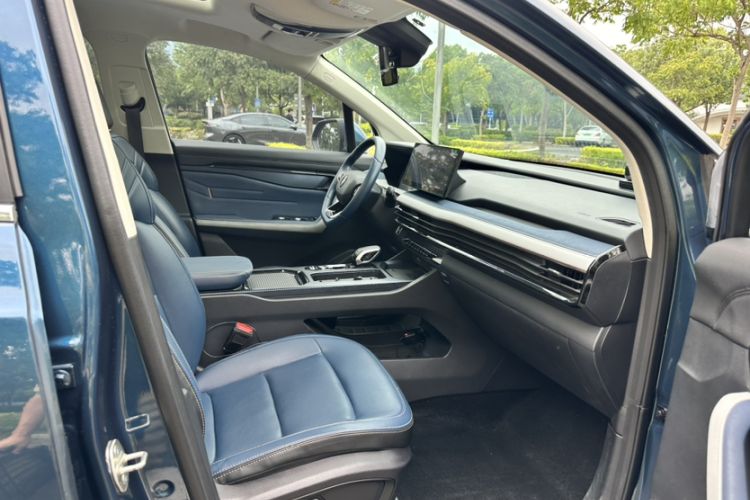 Used Livan 9 2023 470 km Founder Edition Right Front Seat