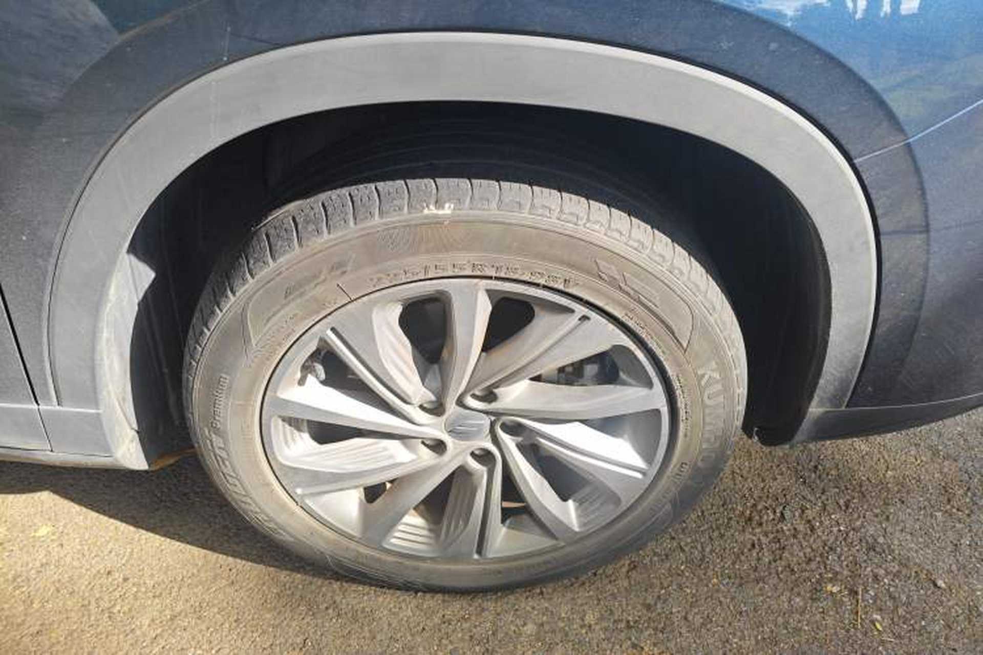 Used Livan 9 2023 470 km Founder Edition Right Front Wheel Hub