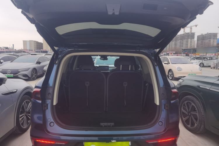 Used Livan 9 2023 470 km Founder Edition Trunk