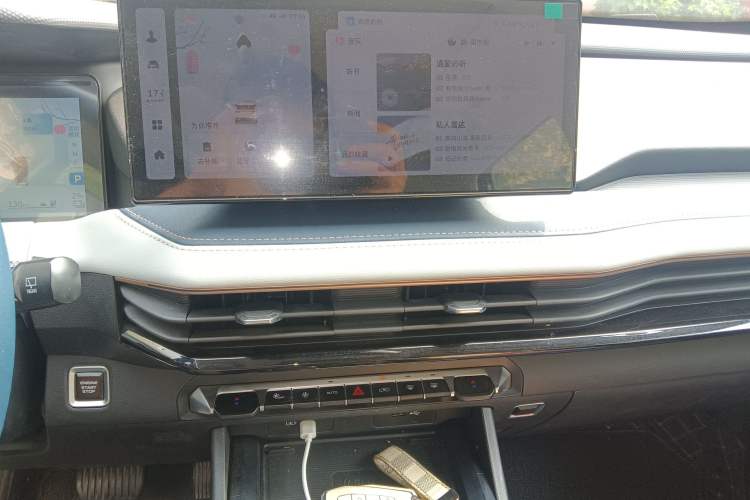 Used Livan 9 2023 470 km Leading Edition Audio And AC Panel