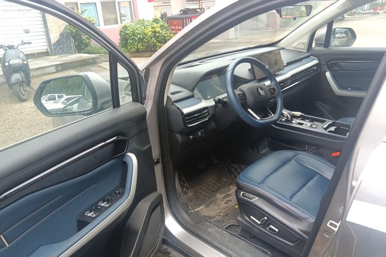 Used Livan 9 2023 470 km Leading Edition Driver Seat