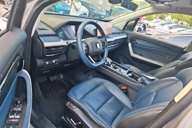 Used Livan 9 2023 470 km Leading Edition Driver Seat