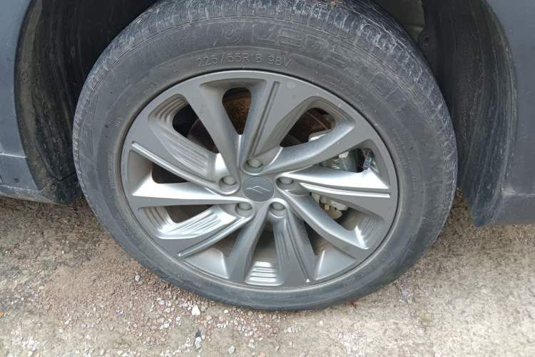 Used Livan 9 2023 470 km Leading Edition Exterior 3