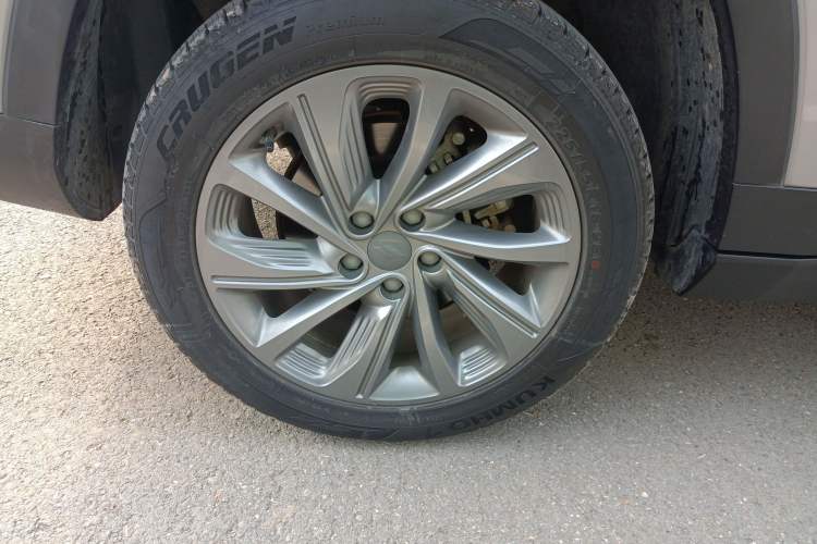 Used Livan 9 2023 470 km Leading Edition Exterior 4