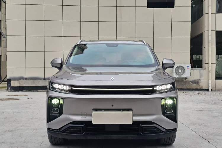 Used Livan 9 2023 470 km Leading Edition Exterior 5
