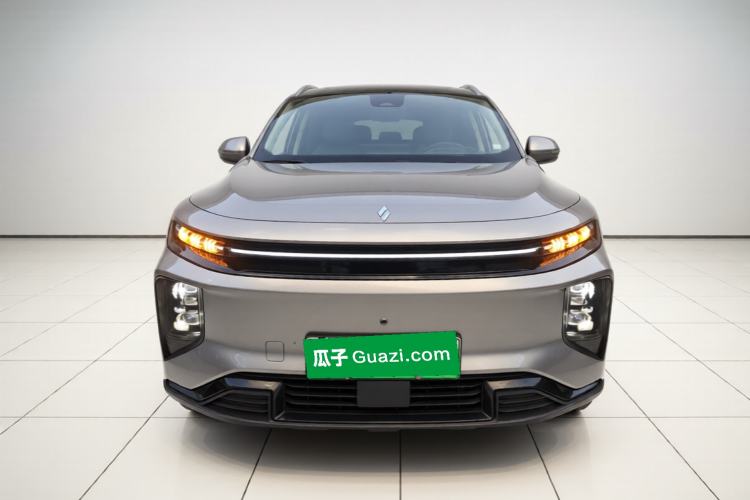 Used Livan 9 2023 470 km Leading Edition Front