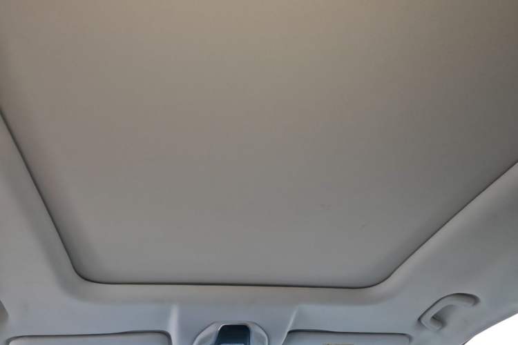 Used Livan 9 2023 470 km Leading Edition Headliner